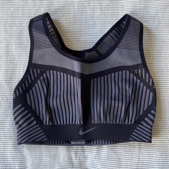 Nike FE/NOM Flyknit Women's Sports Bra